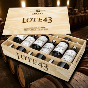 Kit 6 gfas Vinho Miolo Lote 43 Na caixa madeira Personalizada