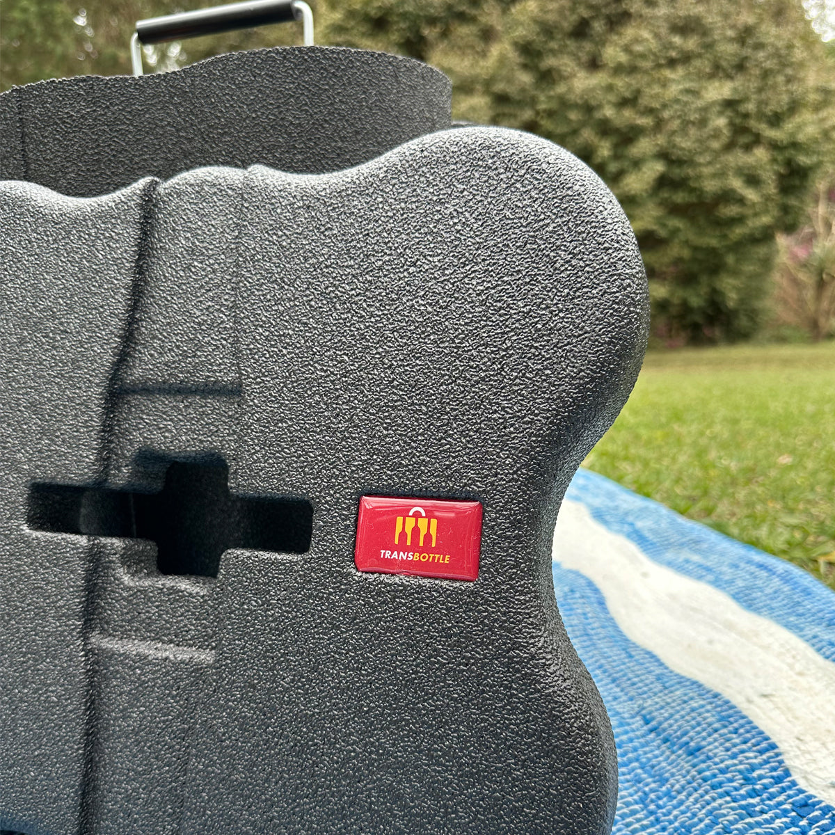 Case de Proteção de Garrafas de Vinho e Cadeado em Tecido Vermelho Inviolável TSA